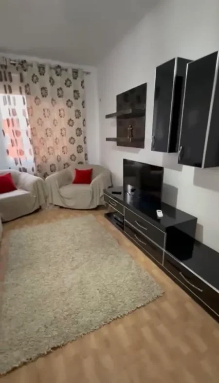 Tirane, jepet me qera apartament 1+1+Ballkon Kati 7, 70 m² 400 € 