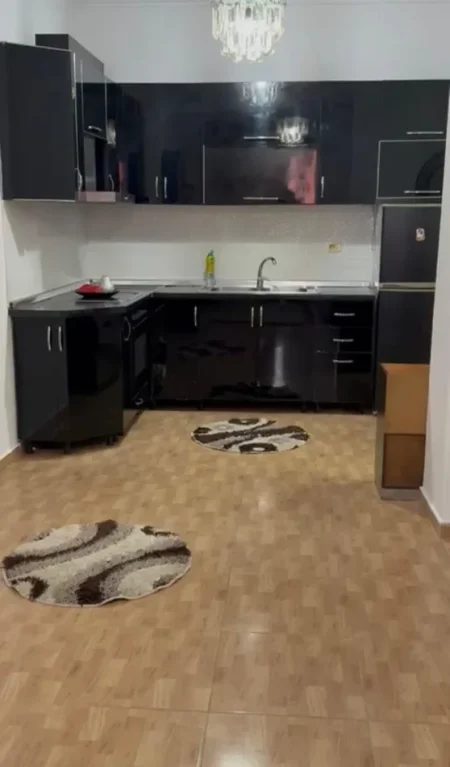 Tirane, jepet me qera apartament 1+1+Ballkon Kati 7, 70 m² 400 € 