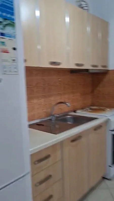 Tirane, jepet me qera apartament 1+1+Ballkon Kati 5, 65 m² 350 € 