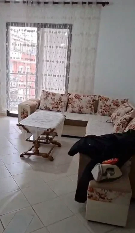 Tirane, jepet me qera apartament 1+1+Ballkon Kati 5, 65 m² 350 € 
