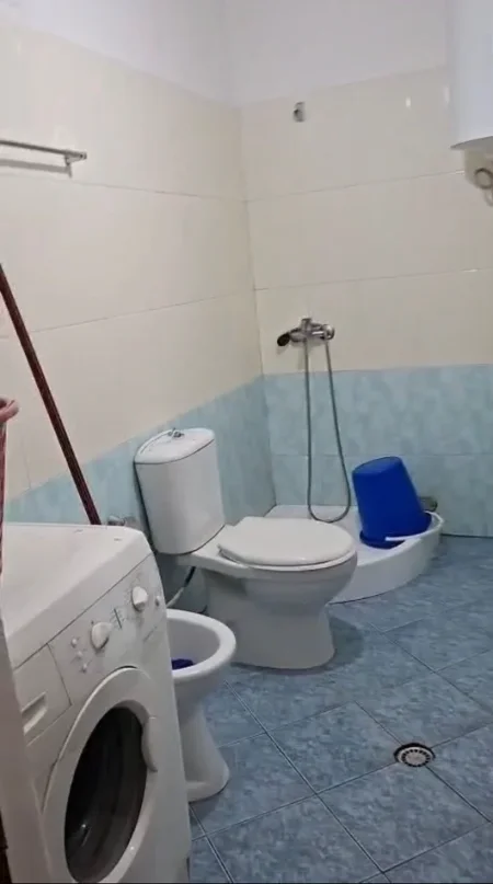 Tirane, jepet me qera apartament 1+1+Ballkon Kati 5, 65 m² 350 € 