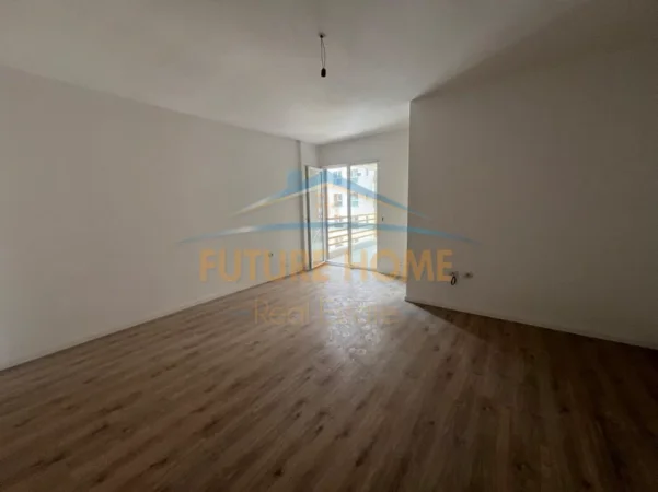 Tirane, jap me qera zyre Kati 3, 71 m² 600 € (laprake)