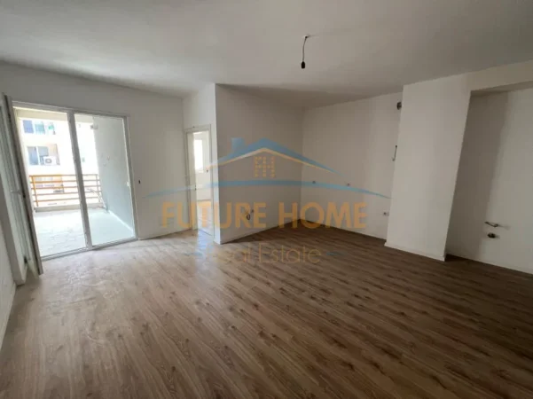 Tirane, jap me qera zyre Kati 3, 71 m² 600 € (laprake)