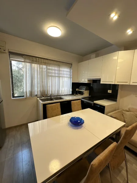 Tirane, jepet me qera apartament 1+1+Ballkon Kati 3, 70 m² 500 € 