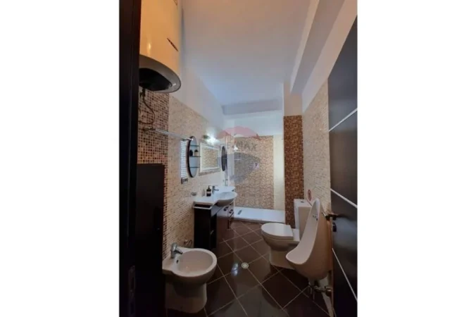 Vlore, jepet me qera apartament 4+1 Kati 7, 120 m² 700 € (Rruga Misto Melo, Vlore)