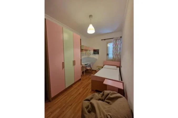 Vlore, jepet me qera apartament 4+1 Kati 7, 120 m² 700 € (Rruga Misto Melo, Vlore)