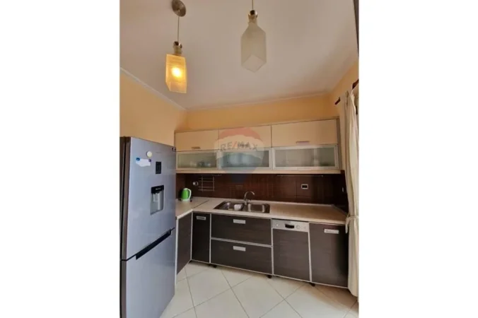 Vlore, jepet me qera apartament 4+1 Kati 7, 120 m² 700 € (Rruga Misto Melo, Vlore)