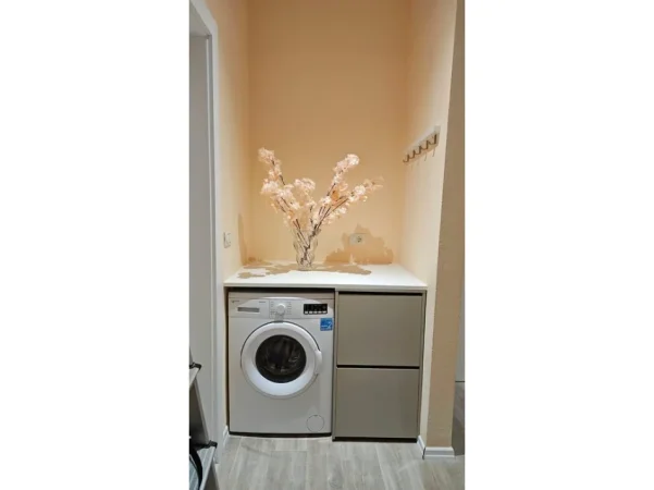 Tirane, jepet me qera apartament 1+1+Ballkon Kati 4, 90 m² 700 € (tek usluga)
