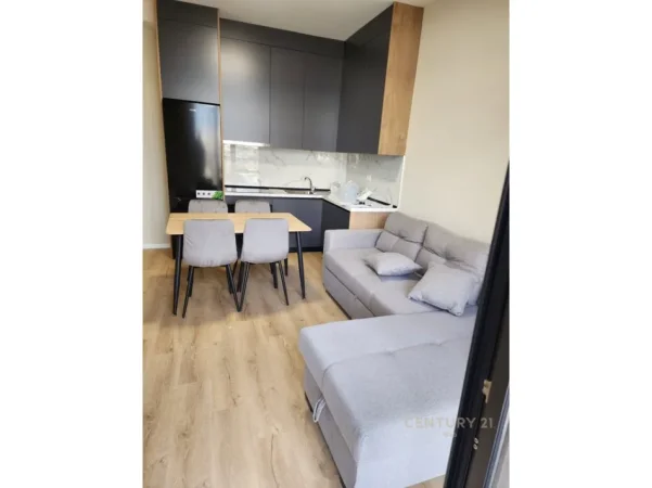 Tirane, jepet me qera apartament 2+1 Kati 8, 78 m² 650 € (bulevardi i ri)