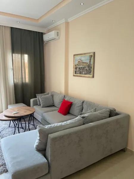 Tirane, jepet me qera apartament 1+1+Ballkon Kati 2, 60 m² 600 € (Selvia /Rr. e Saraceve)