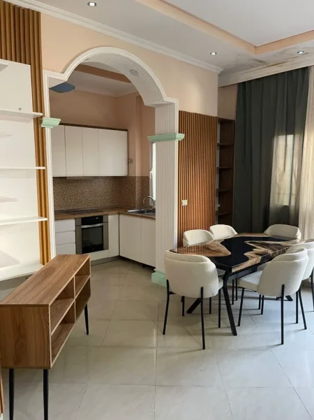 Tirane, jepet me qera apartament 1+1+Ballkon Kati 2, 60 m² 600 € (Selvia /Rr. e Saraceve)