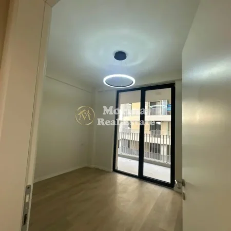 Tirane, jepet me qera ambjent biznesi Kati 9, 130 m² 800 € (Rruga Mine Peza)