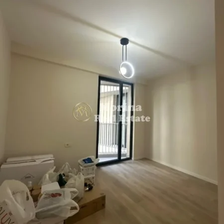 Tirane, jepet me qera ambjent biznesi Kati 9, 130 m² 800 € (Rruga Mine Peza)