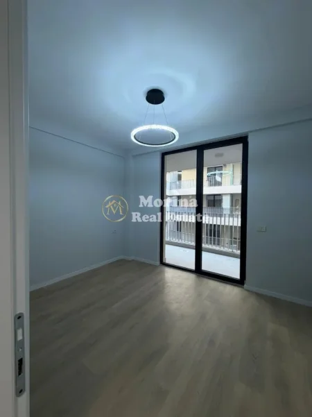 Tirane, jepet me qera ambjent biznesi Kati 8, 130 m² 800 € (Rruga Mine Peza)