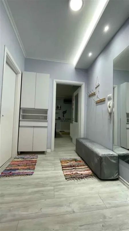 Tirane, jepet me qera apartament 1+1 Kati 3, 75 m² 700 € (KOMUNA E PARISIT)