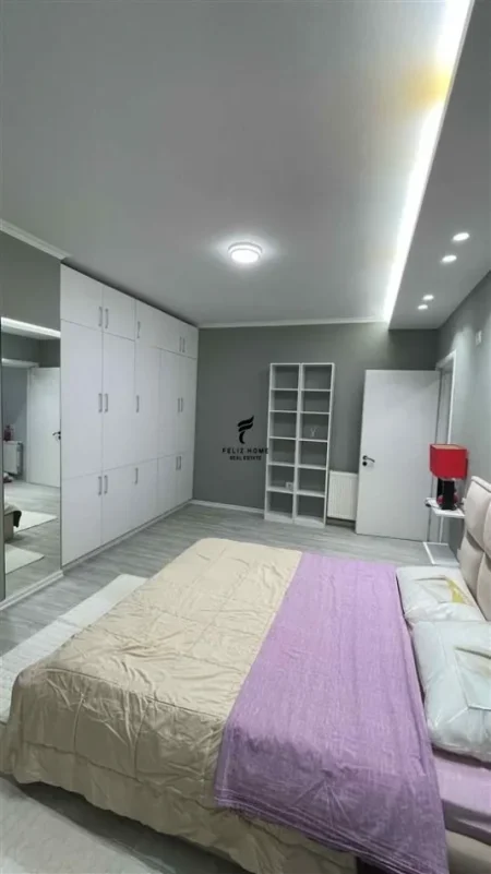 Tirane, jepet me qera apartament 1+1 Kati 3, 75 m² 700 € (KOMUNA E PARISIT)