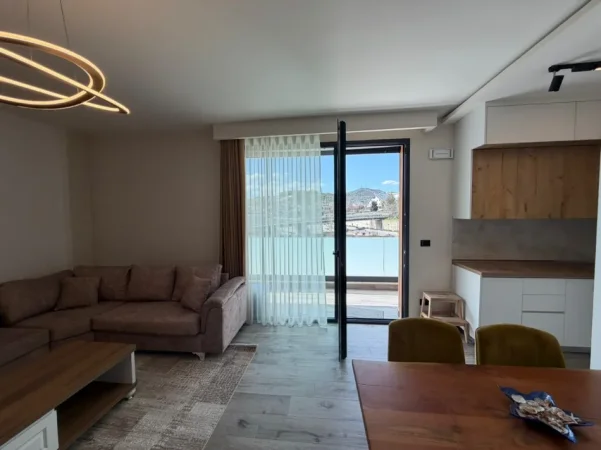 Tirane, jepet me qera apartament 1+1 Kati 1, 80 m² 