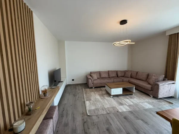 Tirane, jepet me qera apartament 1+1 Kati 1, 80 m² 
