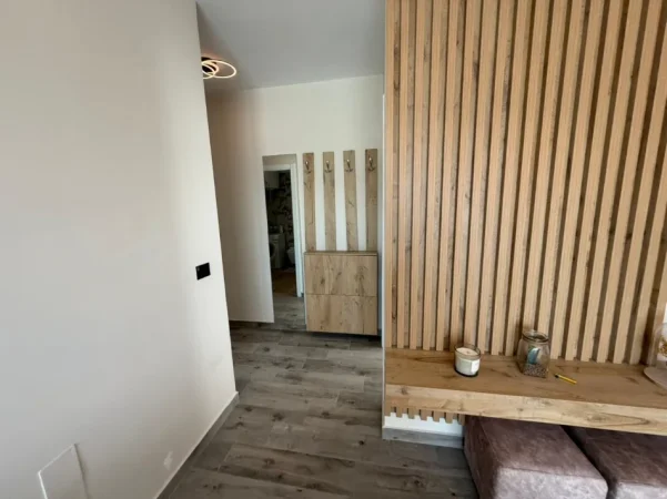 Tirane, jepet me qera apartament 1+1 Kati 1, 80 m² 
