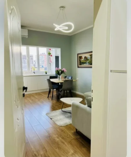 SHITET 2 APARTAMENTE 1+1 ISH TREGU ELEKTRIK 210.000 EURO FH-65804