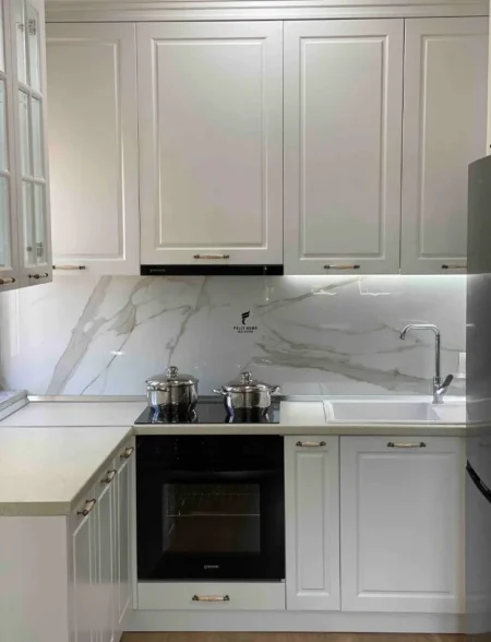 SHITET 2 APARTAMENTE 1+1 ISH TREGU ELEKTRIK 210.000 EURO FH-65804