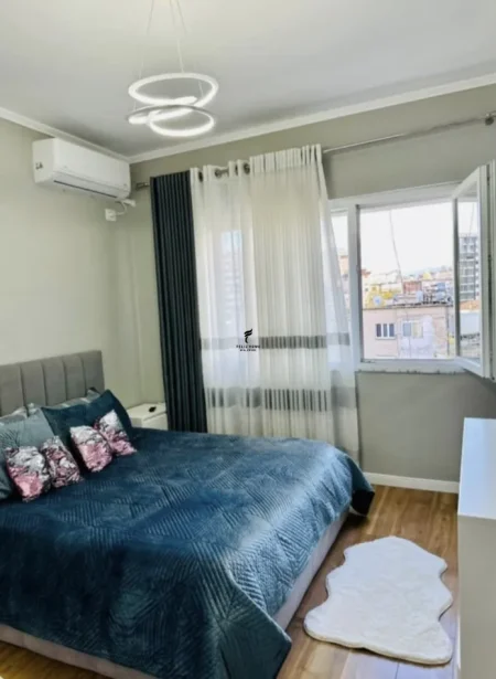 SHITET 2 APARTAMENTE 1+1 ISH TREGU ELEKTRIK 210.000 EURO FH-65804