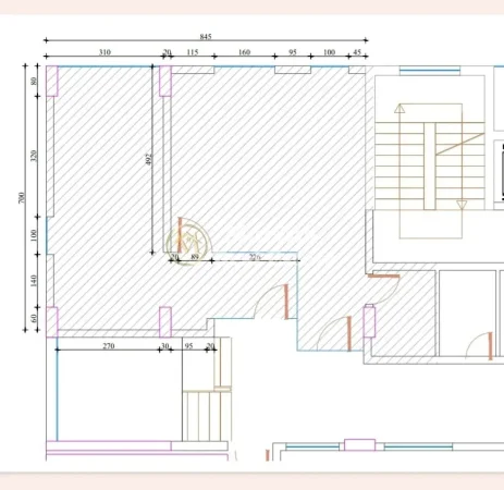 Tirane, jepet me qera ambjent biznesi Kati 2, 67 m² 700 € (Rruga e Dibres)