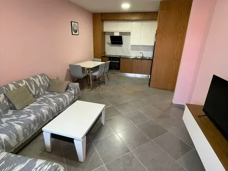 Tirane, jepet me qera apartament 1+1 Kati 4, 73 m² 600 € (UNAZA E RE)