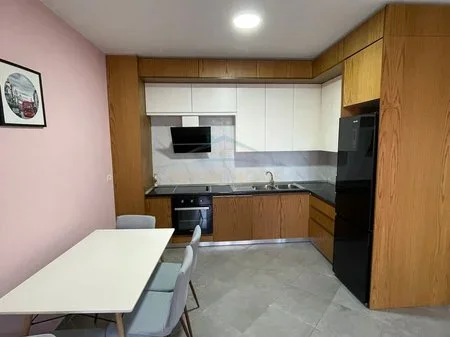 Tirane, jepet me qera apartament 1+1 Kati 4, 73 m² 600 € (UNAZA E RE)