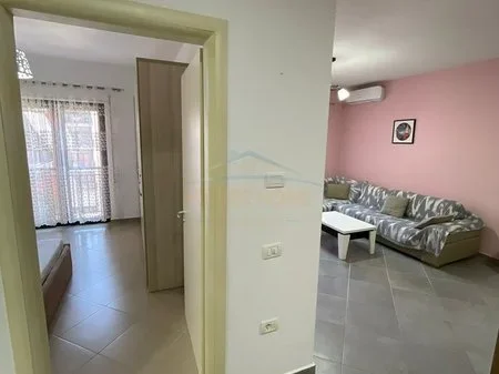 Tirane, jepet me qera apartament 1+1 Kati 4, 73 m² 600 € (UNAZA E RE)
