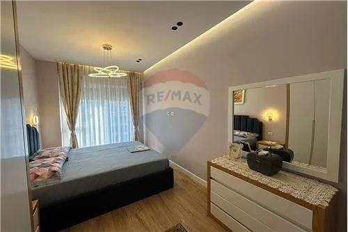 Tirane, jepet me qera 1+1 , 77 m² 674 € (Rruga e Kavajes)