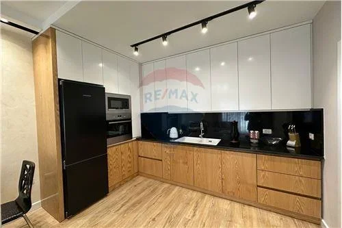 Tirane, jepet me qera 1+1 , 77 m² 674 € (Rruga e Kavajes)