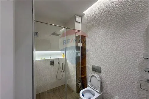 Tirane, jepet me qera 1+1 , 77 m² 674 € (Rruga e Kavajes)