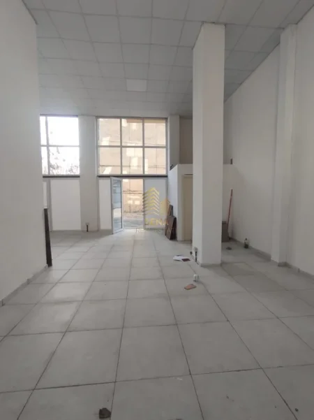 Tirane, jepet me qera ambjent biznesi Kati 0, 74 m² 1.000 € (Rruga Imer Ndregjoni)