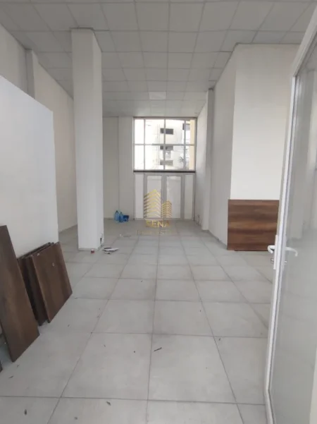 Tirane, jepet me qera ambjent biznesi Kati 0, 74 m² 1.000 € (Rruga Imer Ndregjoni)
