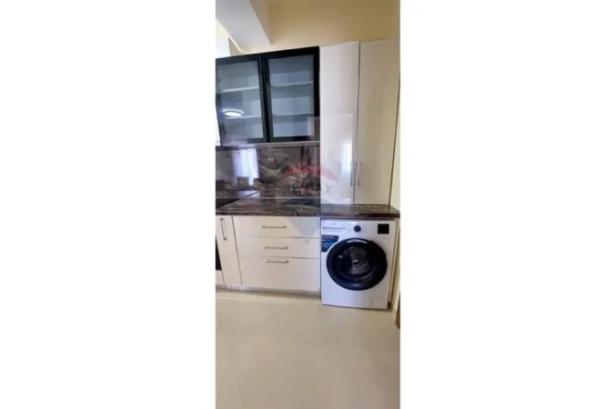 Vlore - Lungomare, jepet me qera apartament 1+1 Kati 5, 65 m² 450 € (Rruga Dhimitër Konomi, Vlore)