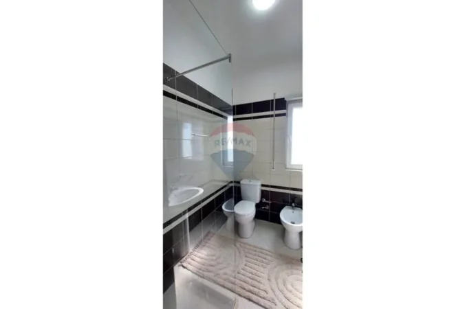 Vlore - Lungomare, jepet me qera apartament 1+1 Kati 5, 65 m² 450 € (Rruga Dhimitër Konomi, Vlore)