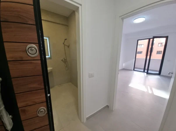 Tirane, jepet me qera apartament 1+1 Kati 1, 65 m² 400 € 