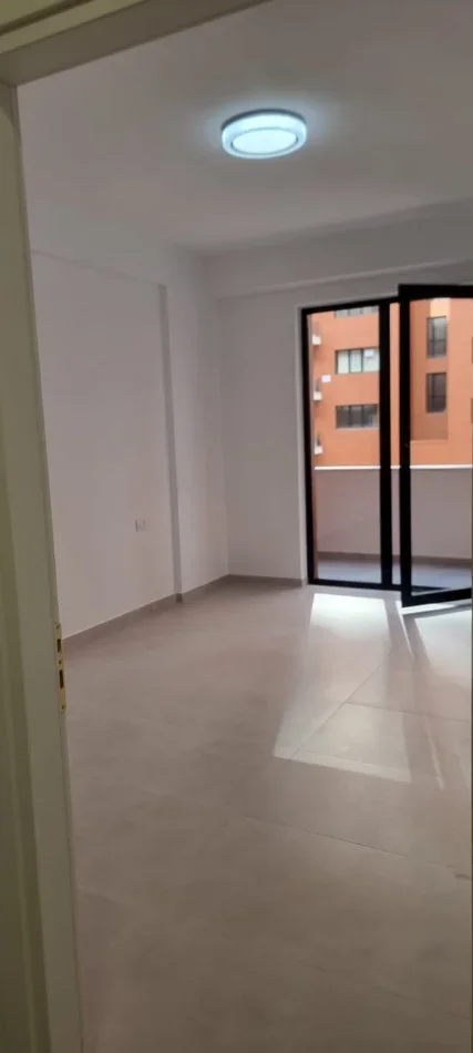 Tirane, jepet me qera apartament 1+1 Kati 1, 65 m² 400 € 