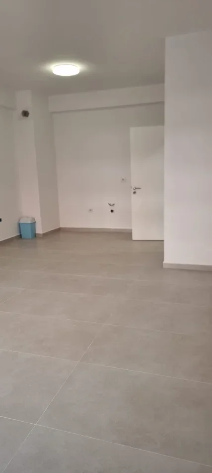 Tirane, jepet me qera apartament 1+1 Kati 1, 65 m² 400 € 