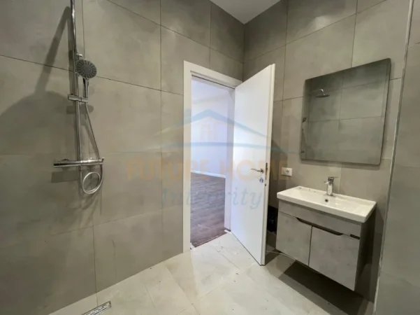 Tirane, shitet apartament 1+1+2 Ballkone , Kati 4, 76 m² 138.000 € (PORTA TIRANA E RE , Sauk)