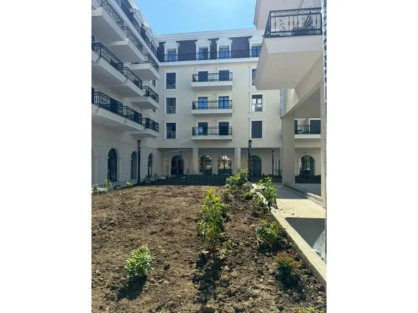 Tirane, shitet apartament 1+1+2 Ballkone , Kati 4, 76 m² 138.000 € (PORTA TIRANA E RE , Sauk)
