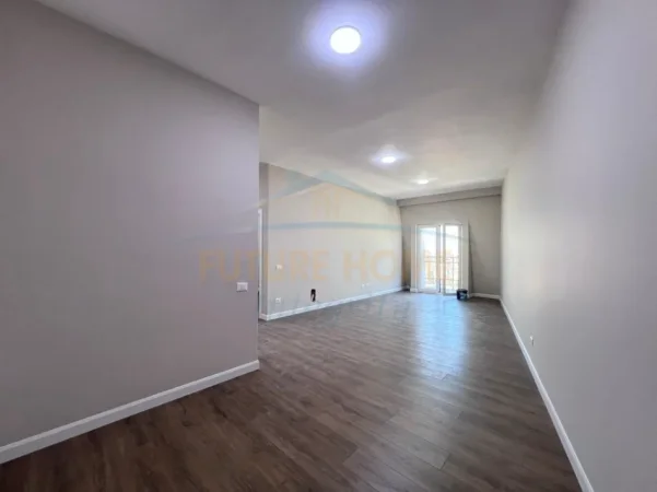 Tirane, shitet apartament 1+1+2 Ballkone , Kati 4, 76 m² 138.000 € (PORTA TIRANA E RE , Sauk)