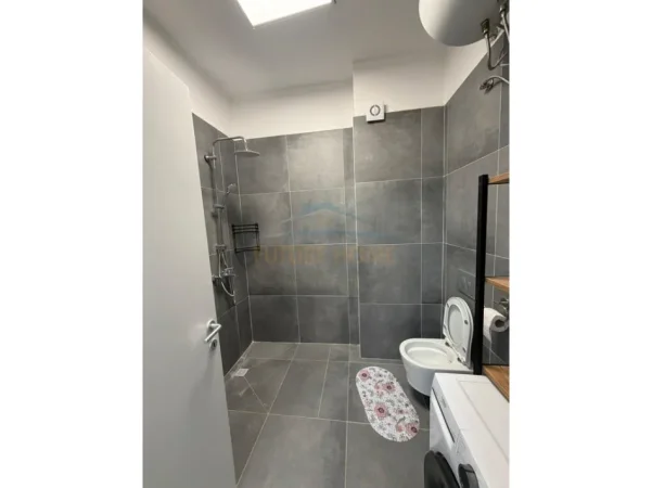 Tirane, jepet me qera apartament 1+1 , 73 m² 600 € (Kompleksi Golden Park)