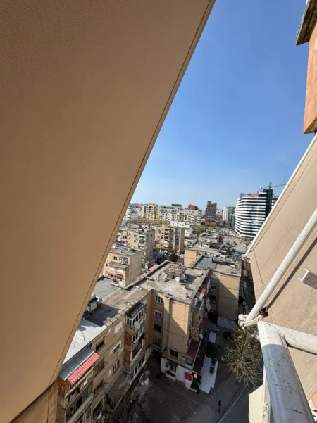 Tirane, jepet me qera apartament 3+1+Aneks+Ballkon Kati 8, 145 m² 900 € (STACIONI I FUNDIT I TIRANES SE RE)