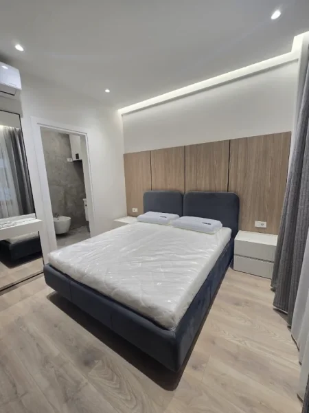 Tirane, jepet me qera apartament 1+1 Kati 1, 122 m² 1.500 € (Mine Peza)