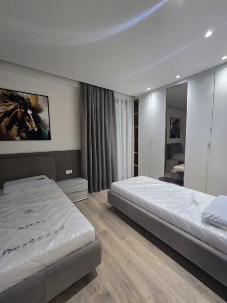 Tirane, jepet me qera apartament 1+1 Kati 1, 122 m² 1.500 € (Mine Peza)