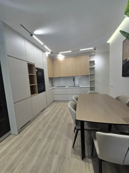 Tirane, jepet me qera apartament 1+1 Kati 1, 122 m² 1.500 € (Mine Peza)