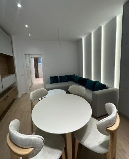 Tirane, jepet me qera apartament 1+1 , 70 m² 600 € 