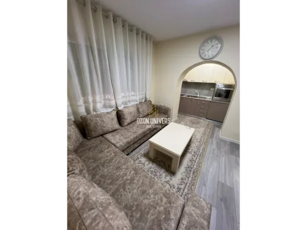 Tirane, jepet me qera apartament 1+1+Ballkon Kati 1, 60 m² 600 € (Myslym Shyr)